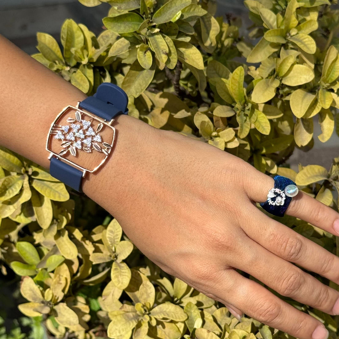 295 Silver Ivy Bloom Bracelet – Elegant Rose Gold Floral Touch